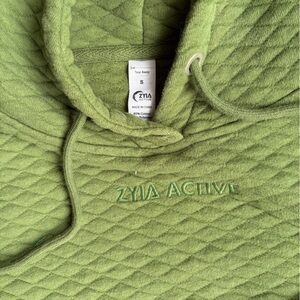 ZYA ACTIVE Women's Green Quilted Hoodie Sweater